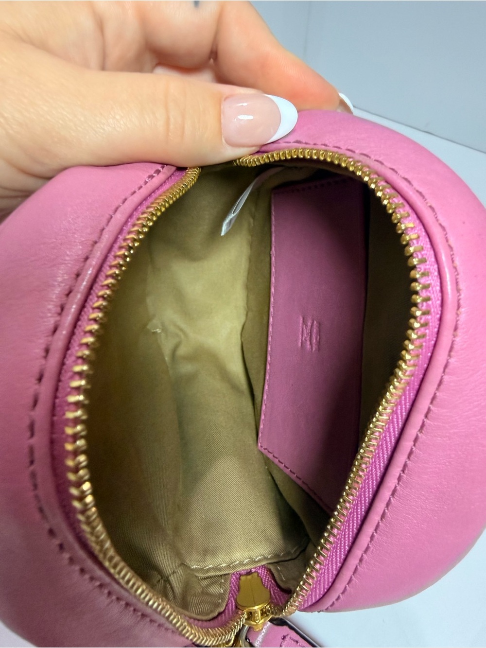 MCM Pink Rabbit Round Crossbody Tambourine Bag Visetos Tassel Chain Rare - Picture 12 of 13
